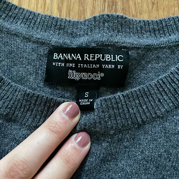 Banana Republic Grey Sweater - Picture 2 of 3